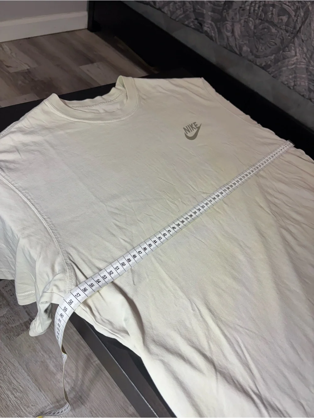 Nike International T-shirt Mens Large Short Sleeve Graphic Retro White Logo